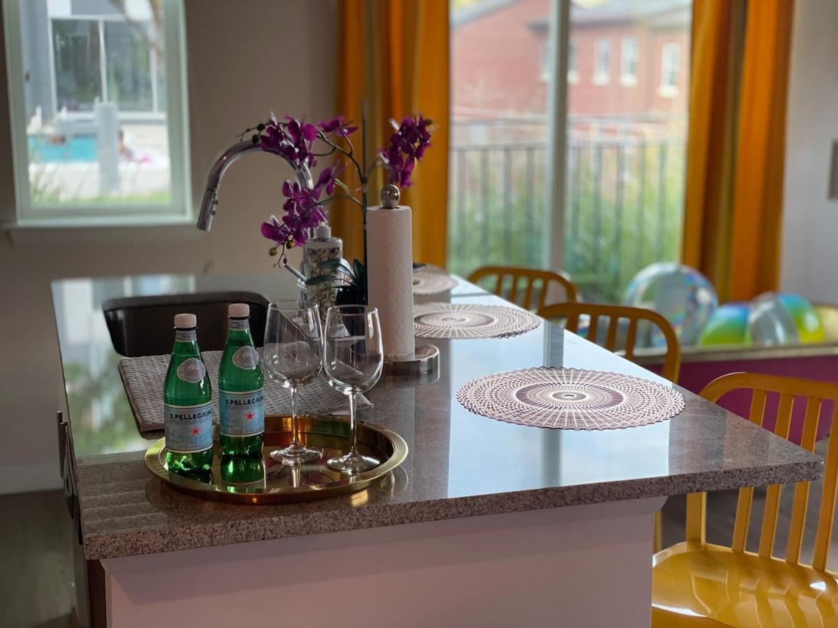 Lux House Of Champagne 2Br 2Ba Free Parking & Wifi Apartman Baltimore Kültér fotó
